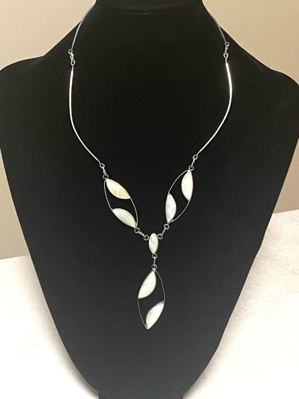 3/$10, Imitation Mother of Pearl Jewelry Set, Necklace, Earrings, Bracelet - Picture 5 of 8